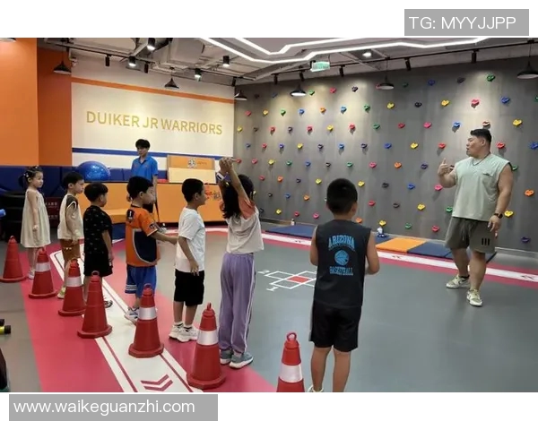 武汉攀岩队的力量揭秘:挑战极限与团队精神的完美结合 武汉攀岩队的力量揭秘:挑战极限与团队精神的完美结合