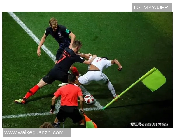 里尔与亚眠比赛暂停引发热议球迷对裁判判罚表示不满